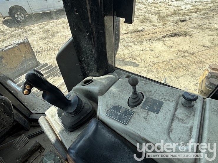 2013-caterpillar-d6n-lgp-image-18