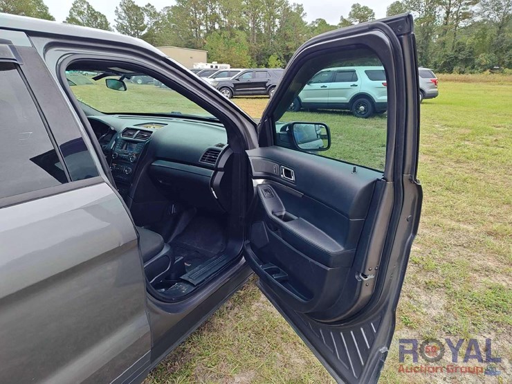 2016-ford-explorer-image-7