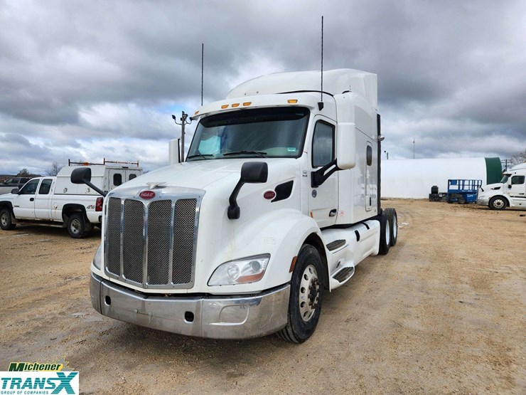 2019-peterbilt-579-image-1