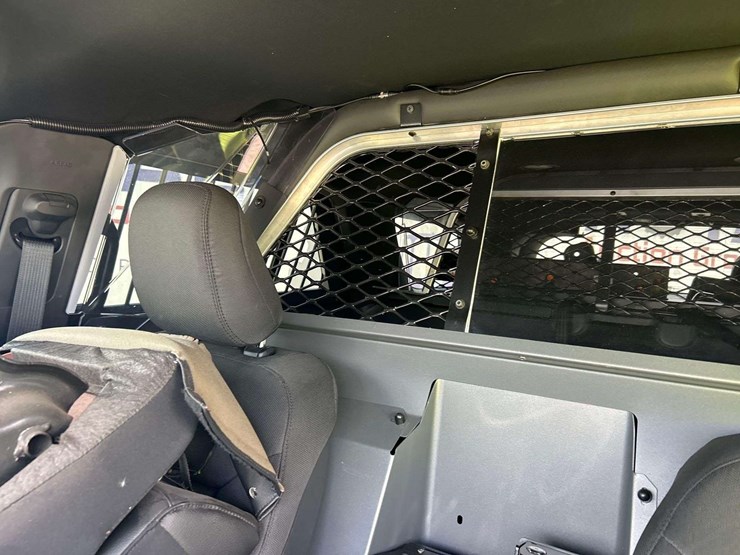 2020-ford-explorer-image-21