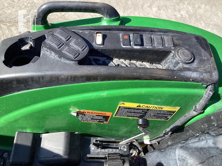 2020-john-deere-4044m-image-12