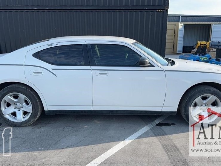 2010-dodge-charger-image-2