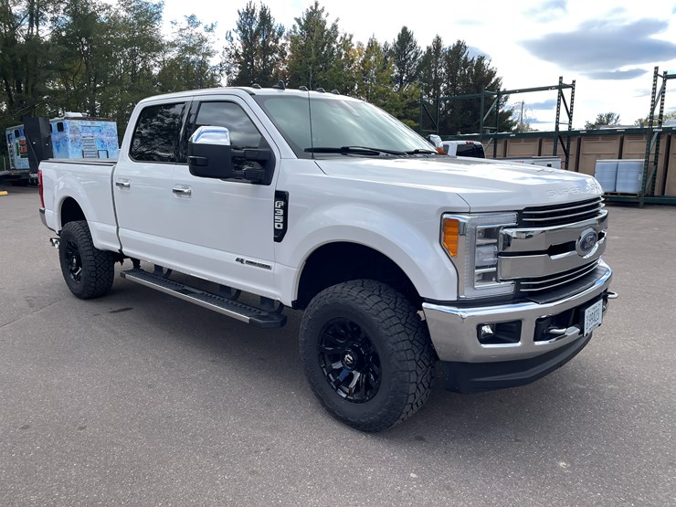 2019-ford-f350-xlt-lariat-image-3