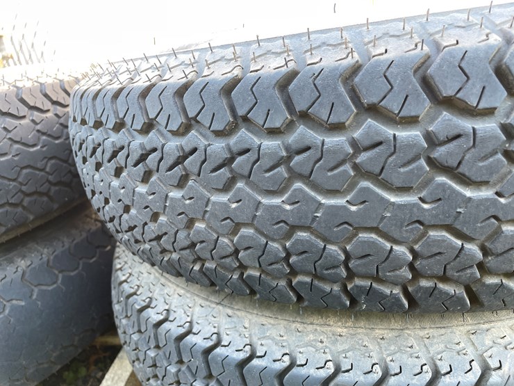 #5704-•-(2)-st205/75d15-tires-on-5-bolt-rims-image-8