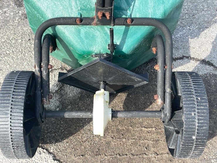 #14024-•-pull-type-lawn-spreader-(o3)-image-17