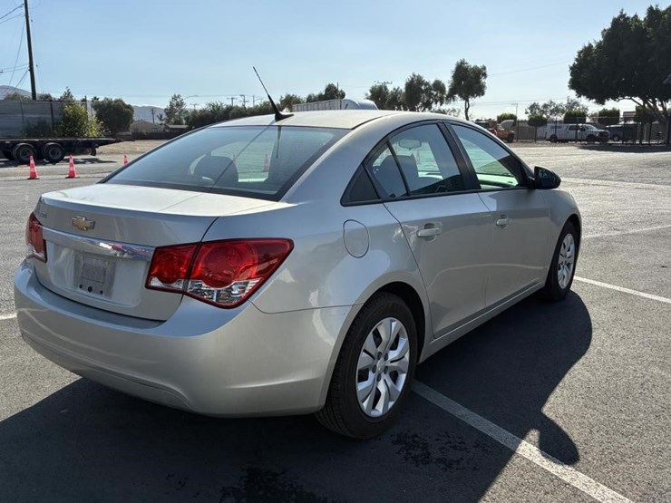 2014-chevrolet-cruze-sedan-image-3