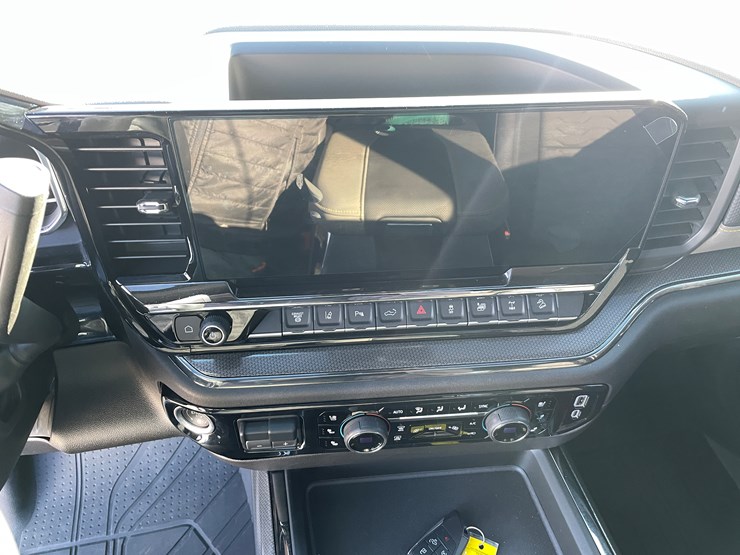 2025-chevrolet-silverado-image-64