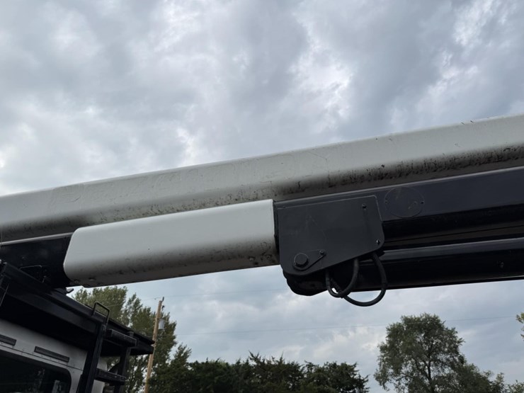 2003-peterbilt-330-image-30