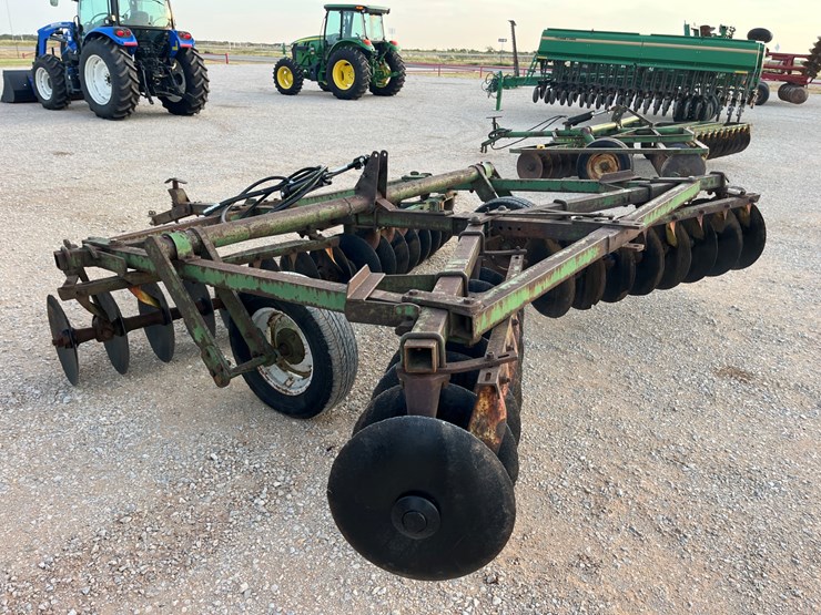 john-deere-bw-image-11