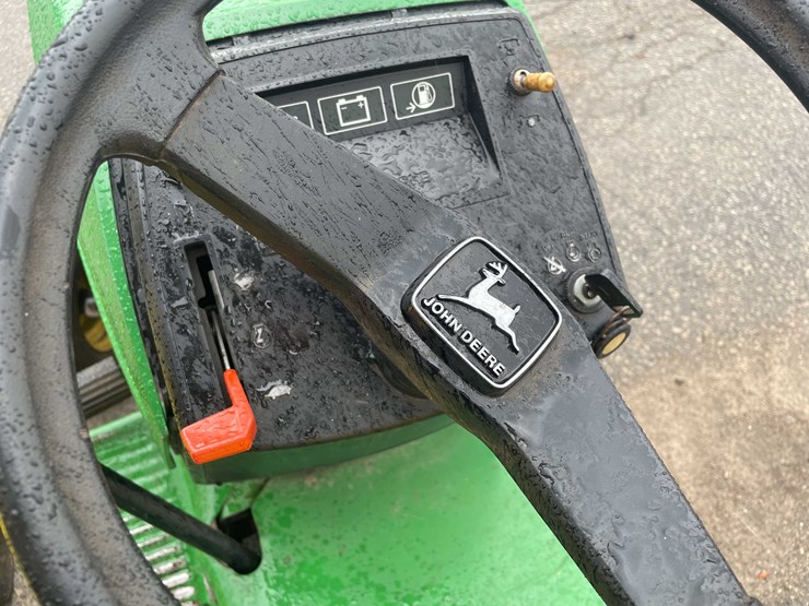 john-deere-180-image-16