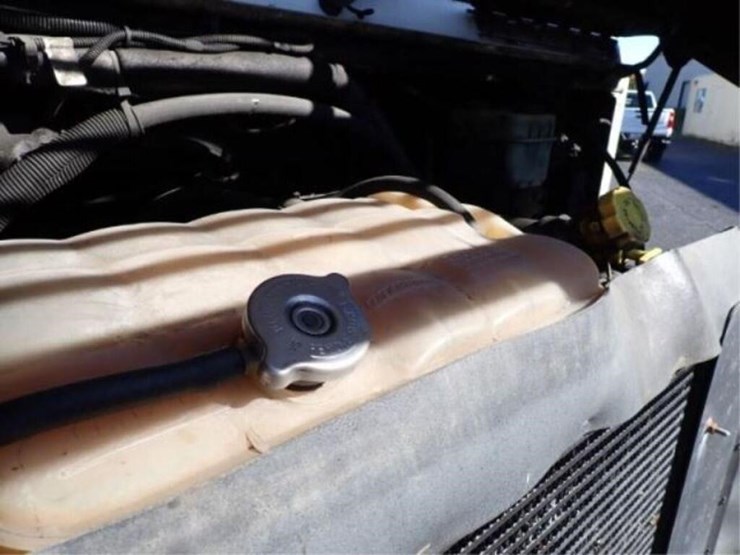 2015-freightliner-mt55-image-56