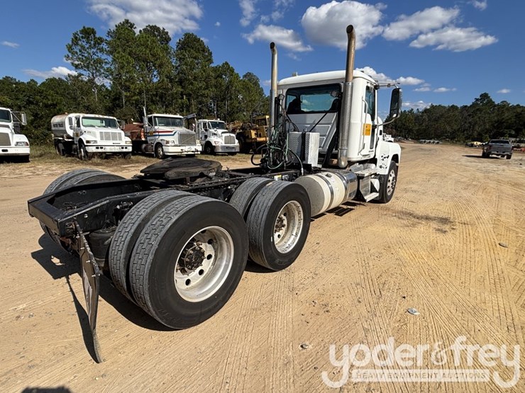 2017-mack-chu613-image-5