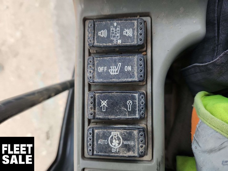 2013-john-deere-250g-excavator-image-17