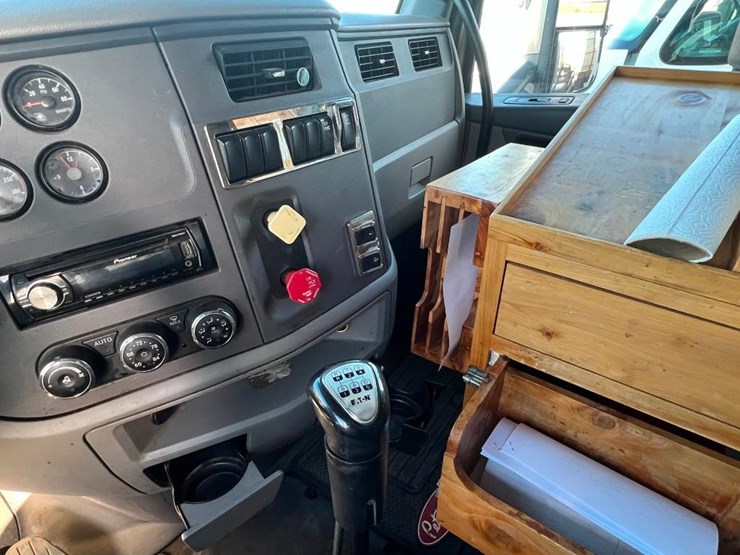 2014-peterbilt-579-image-22