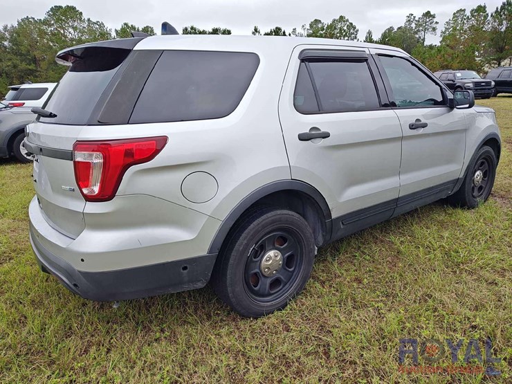 2016-ford-explorer-image-3