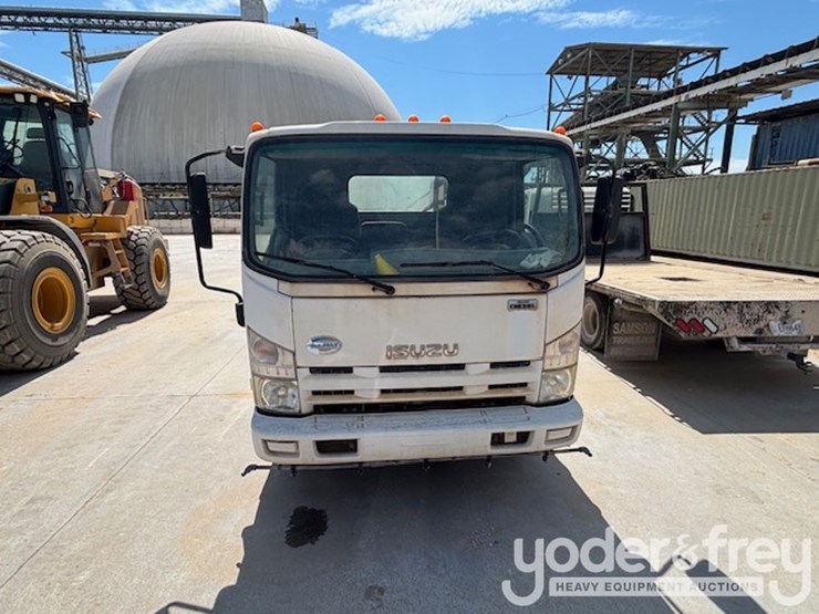 2014-isuzu-nqr-image-7