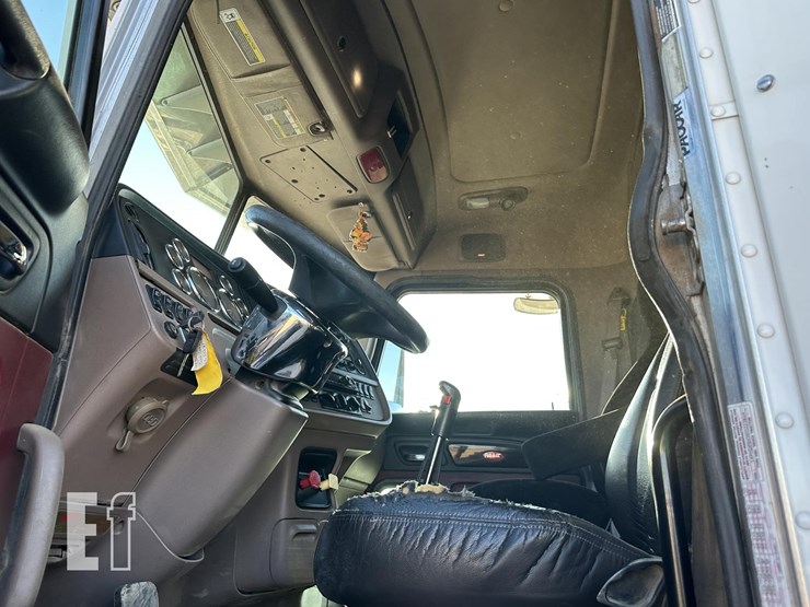 2014-peterbilt-386-image-17