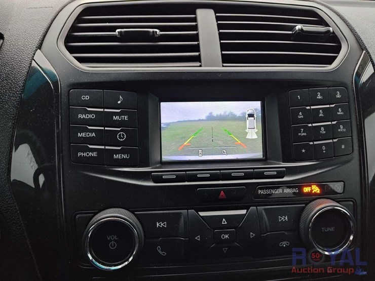 2016-ford-explorer-image-17