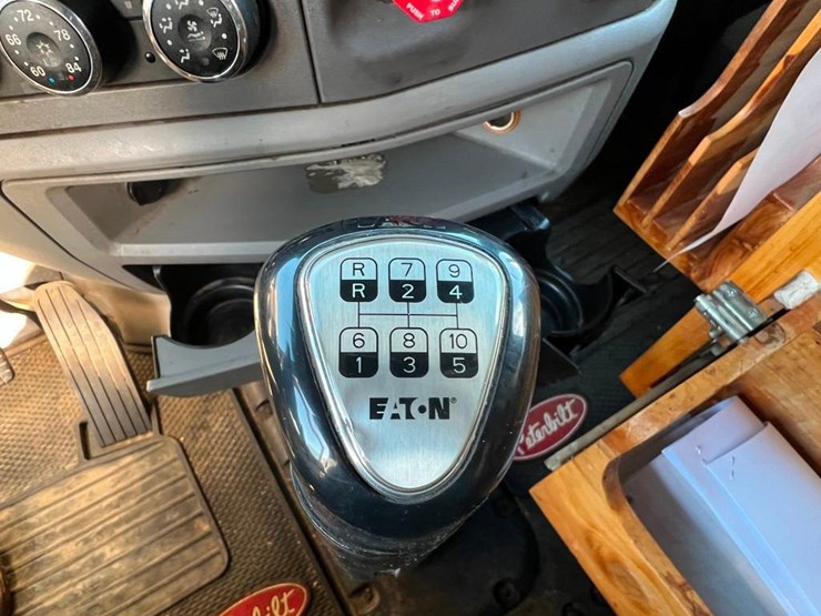 2014-peterbilt-579-image-23