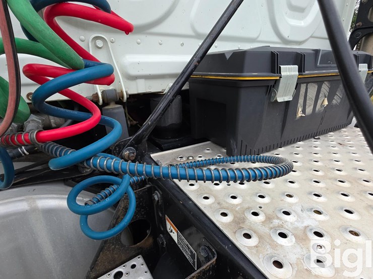 2016-freightliner-cascadia-125-image-12