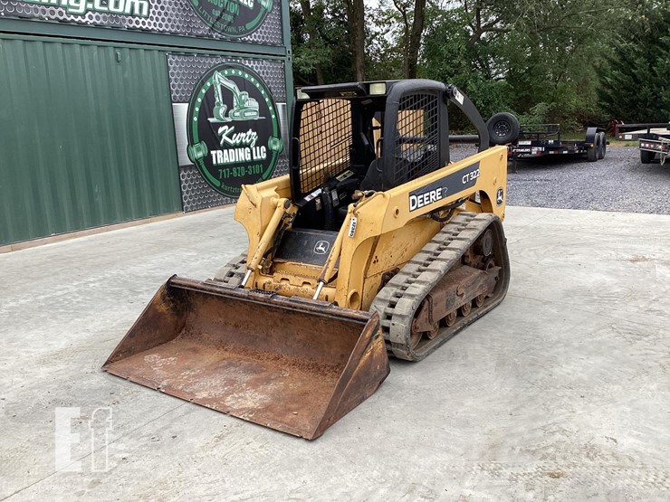 2005-deere-ct322-image-8