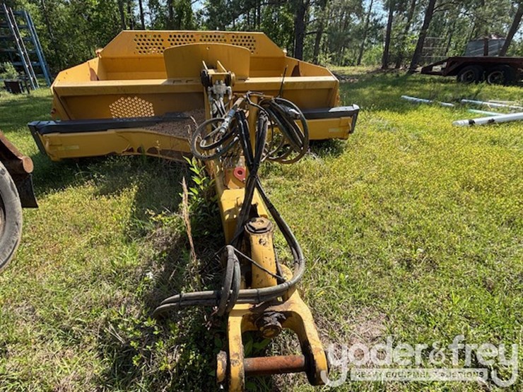 2013-deere-1812c-image-8