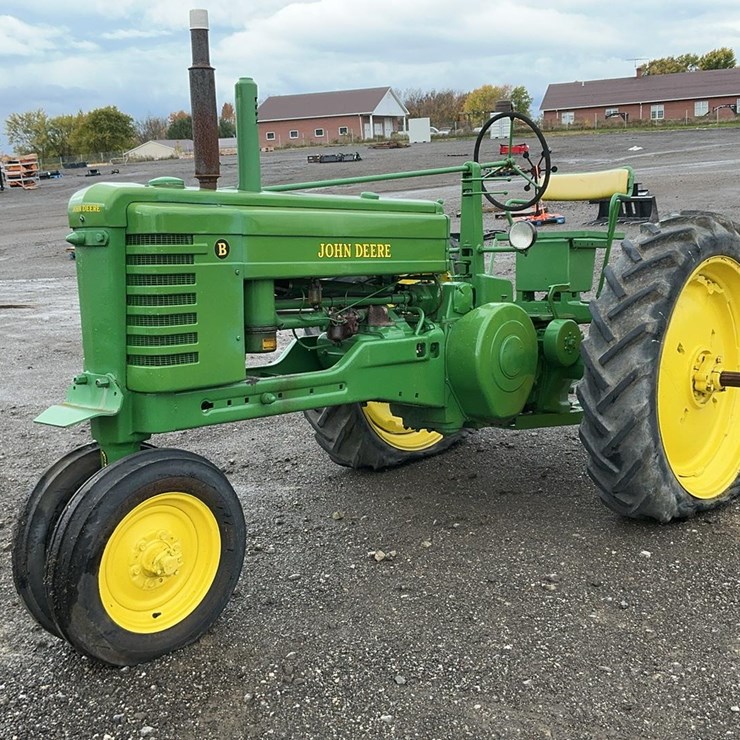 JOHN DEERE B