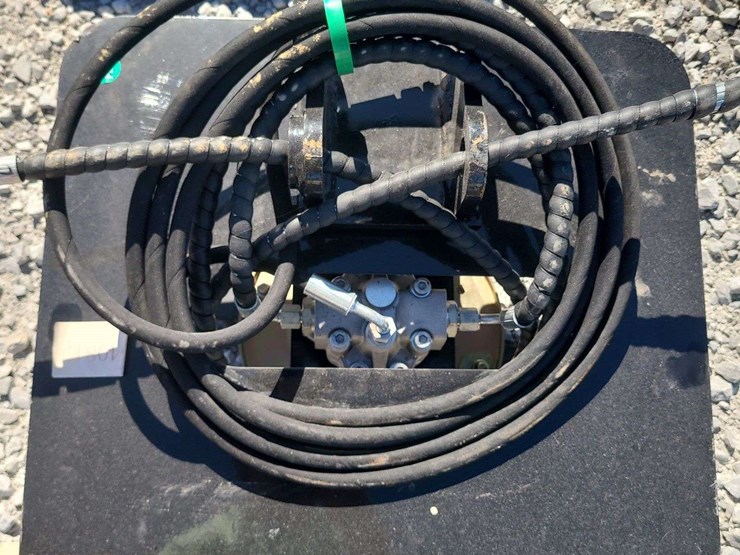 mini-excavator-hedge-cutter-image-1