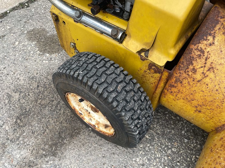 #14035-•-(2)-bolens-24"-snow-blower-(o4)-image-30