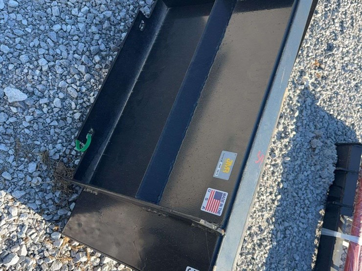 jmr-36”-mini-skid-steer-bucket-image-2