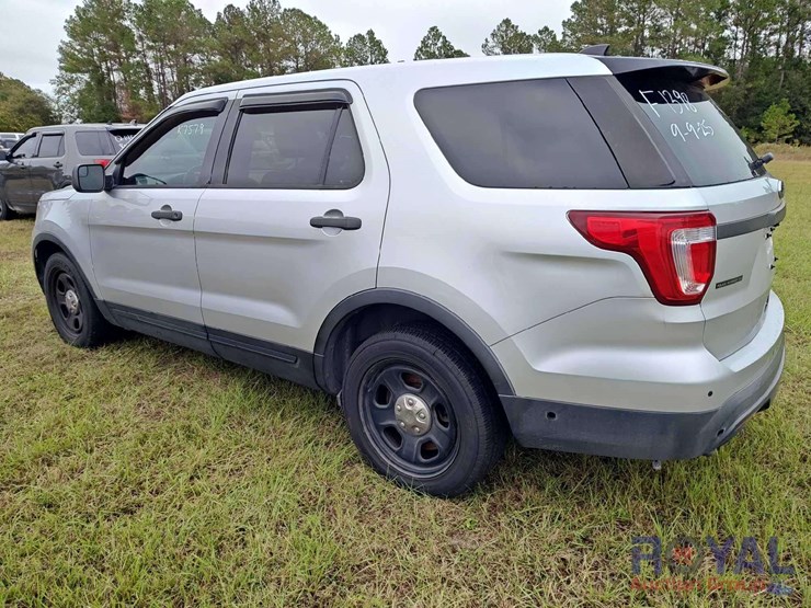 2016-ford-explorer-image-4