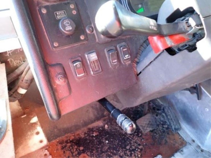 2015-freightliner-mt55-image-15