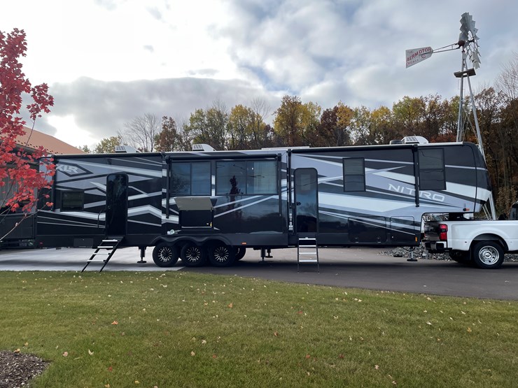 #4502-•-2025-forest-river-xlr-nitro-lux-toy-hauler-(wi-title)-image-2