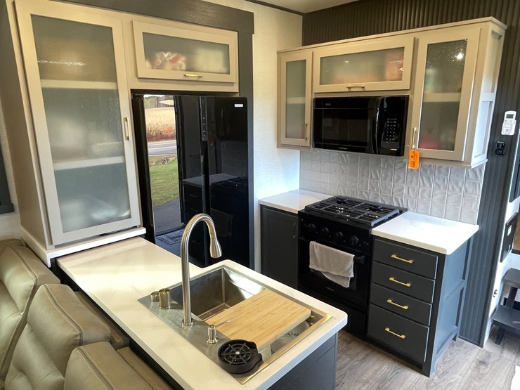 #4502-•-2025-forest-river-xlr-nitro-lux-toy-hauler-(wi-title)-image-70