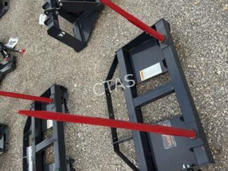 #82-•-skid-steer-bale-spears---model:-bs-12-2500g-image-1