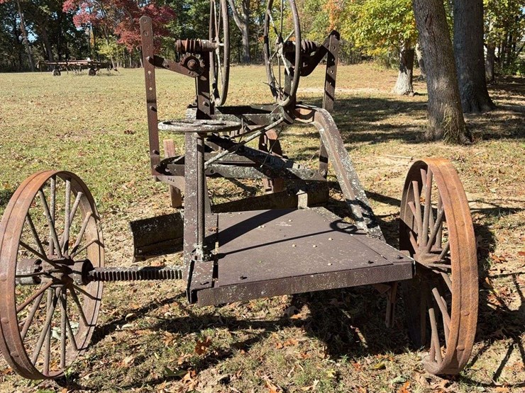 pull-type-road-grader,-steel-wheels-image-6