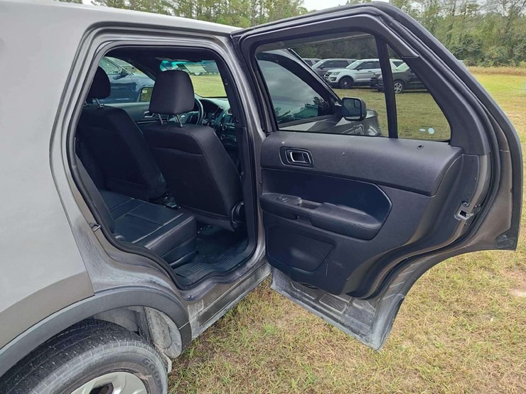 2016-ford-explorer-image-17