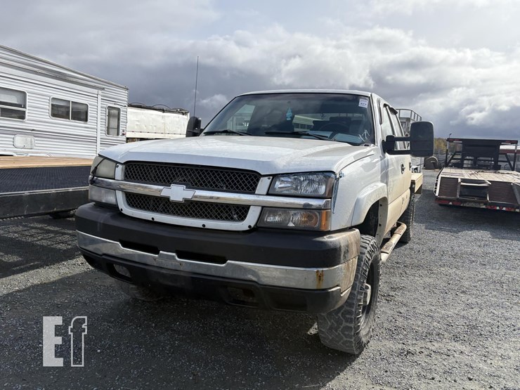 2004-chevrolet-silverado-2500-image-2