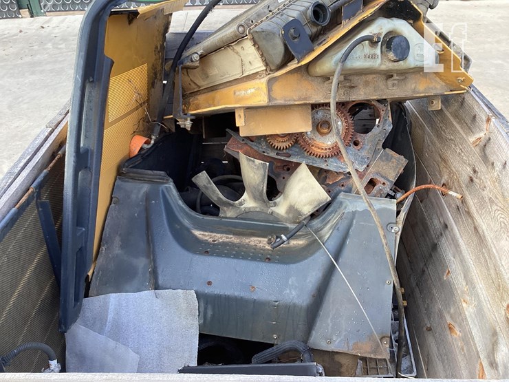 2010-deere-333d-image-9