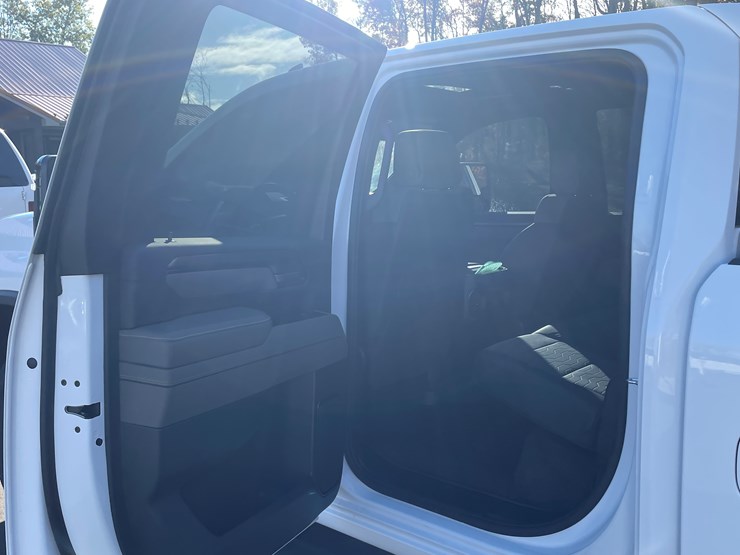 2025-chevrolet-silverado-image-48