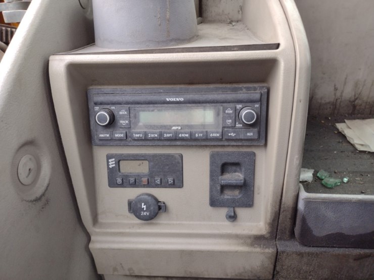 volvo-ec220e-lr-image-15