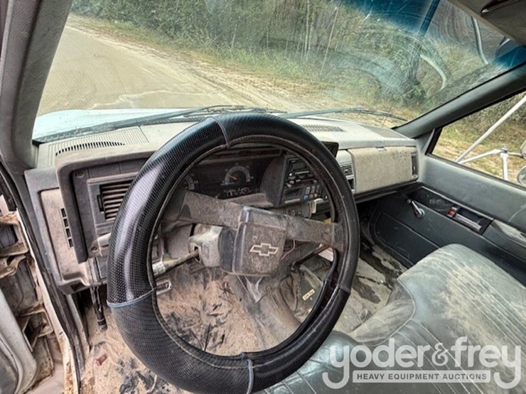 2000-chevrolet-3500-image-10