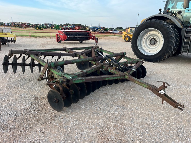 john-deere-bw-image-4