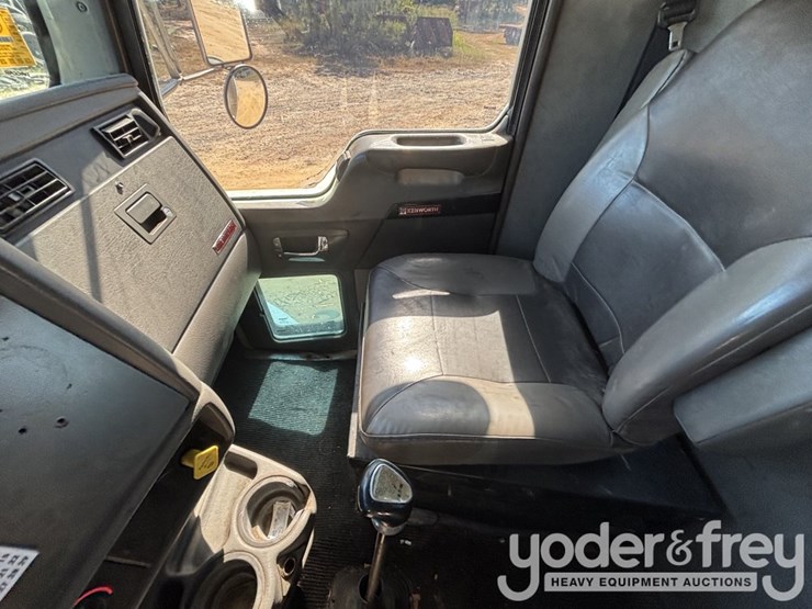 2015-kenworth-t370-image-16