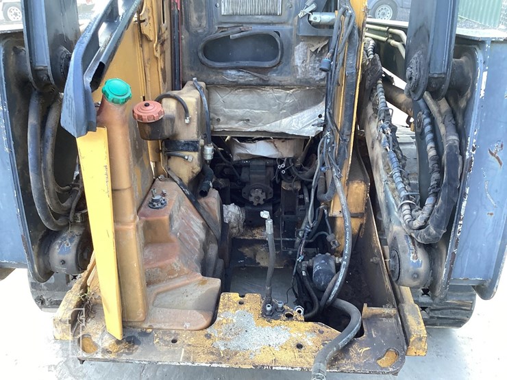 2010-deere-333d-image-14