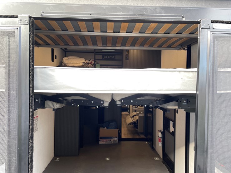 #4502-•-2025-forest-river-xlr-nitro-lux-toy-hauler-(wi-title)-image-33