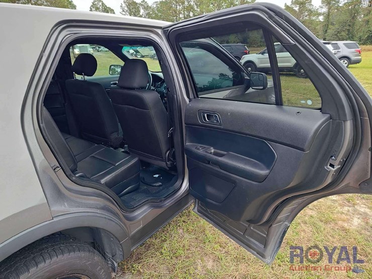 2016-ford-explorer-image-9