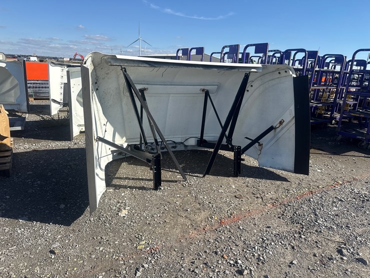 #28387-•-semi-truck-wind-deflector-image-9