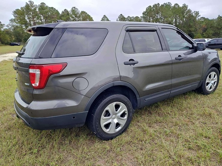 2017-ford-explorer-image-3