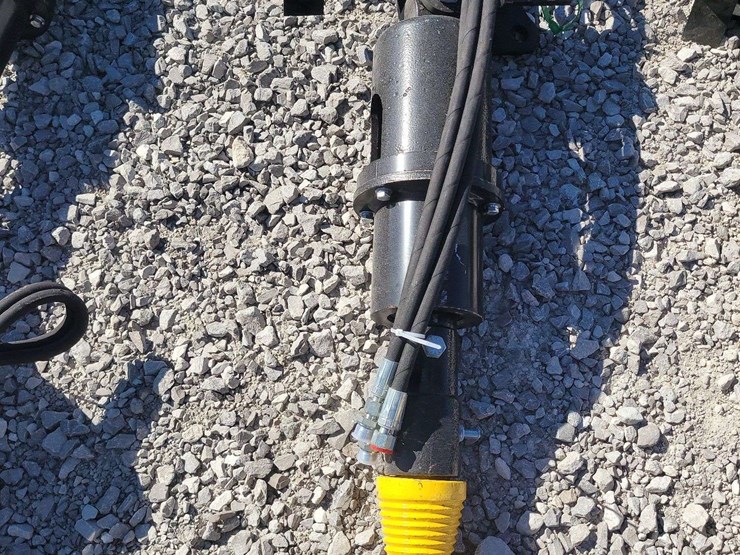 mini-excavator-hydraulic-wood-drill.-image-2